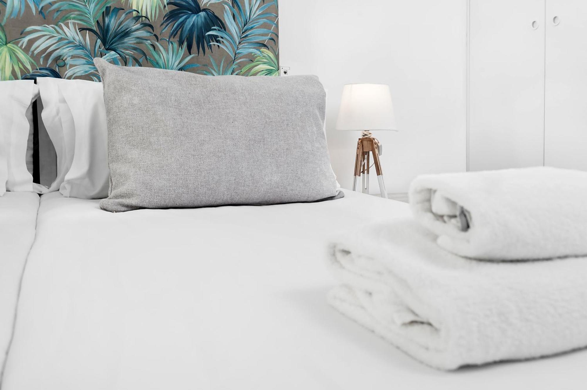 Apartamentos Isabella By Concept Flats Гранада Екстериор снимка