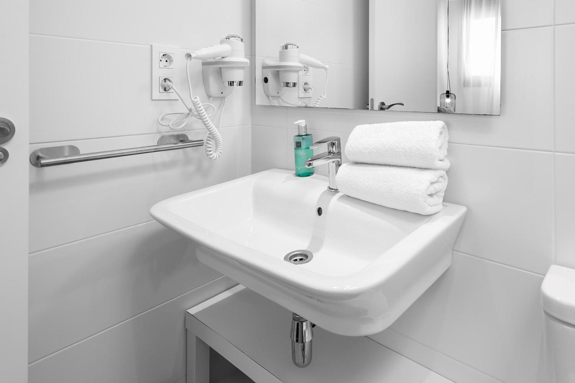 Apartamentos Isabella By Concept Flats Гранада Екстериор снимка
