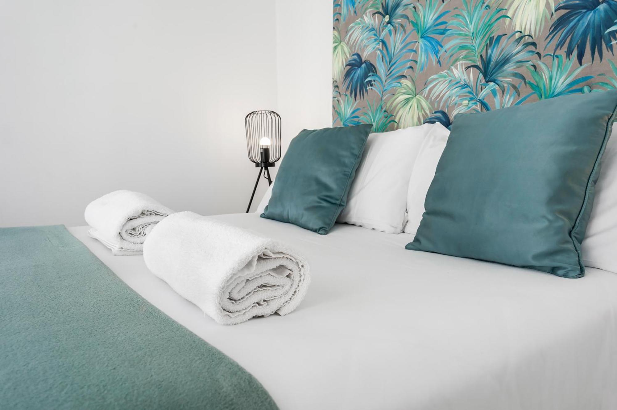 Apartamentos Isabella By Concept Flats Гранада Екстериор снимка