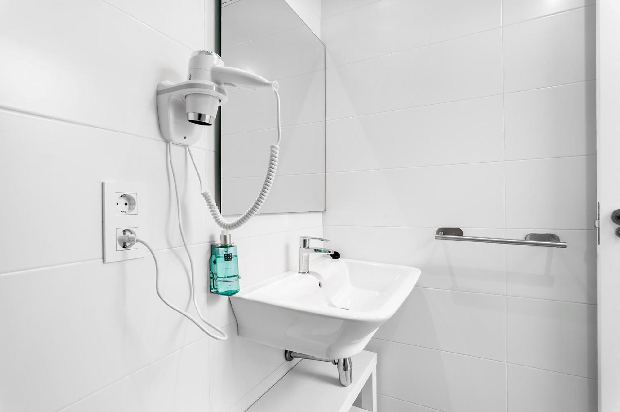 Apartamentos Isabella By Concept Flats Гранада Екстериор снимка