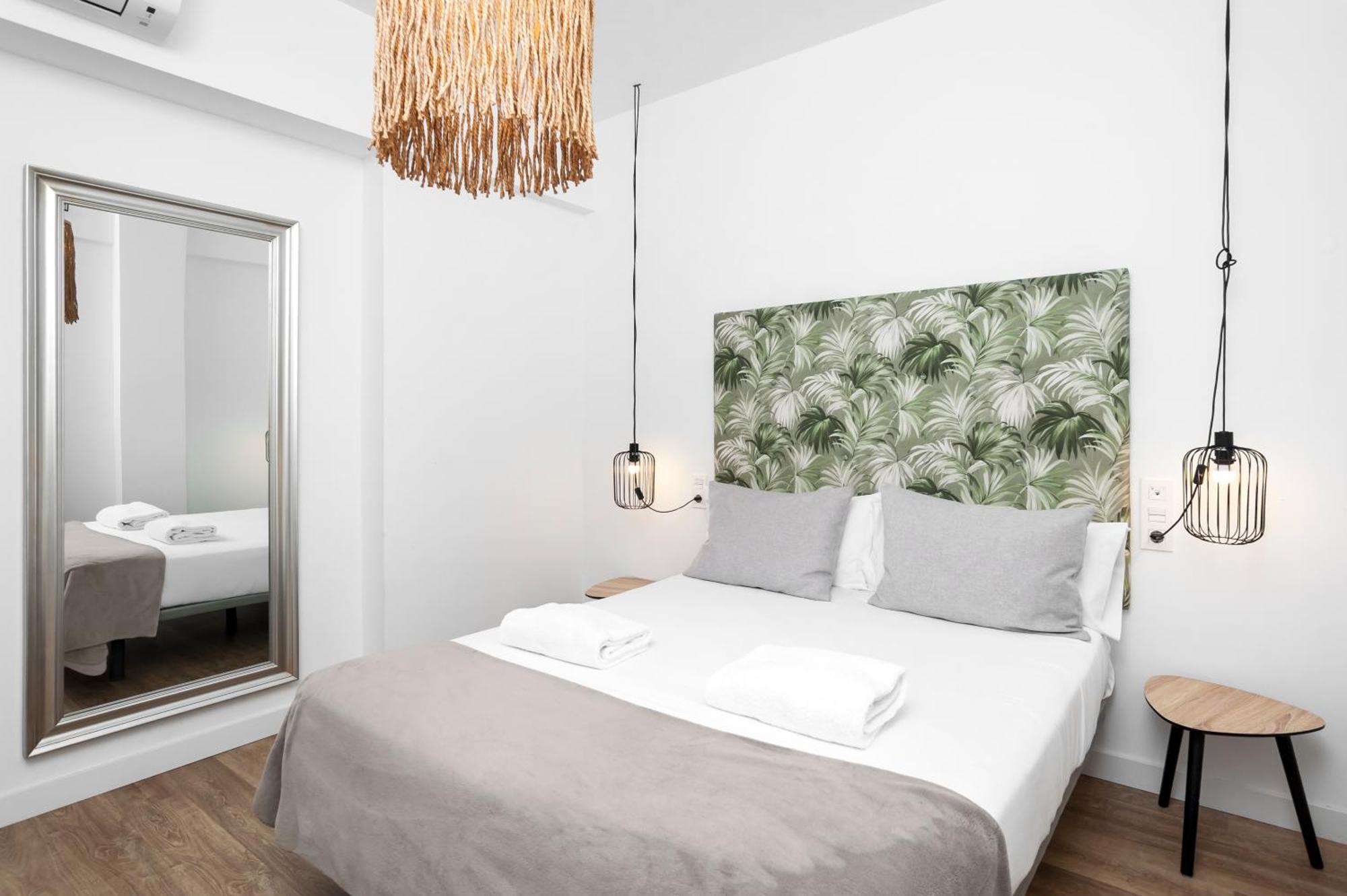 Apartamentos Isabella By Concept Flats Гранада Екстериор снимка