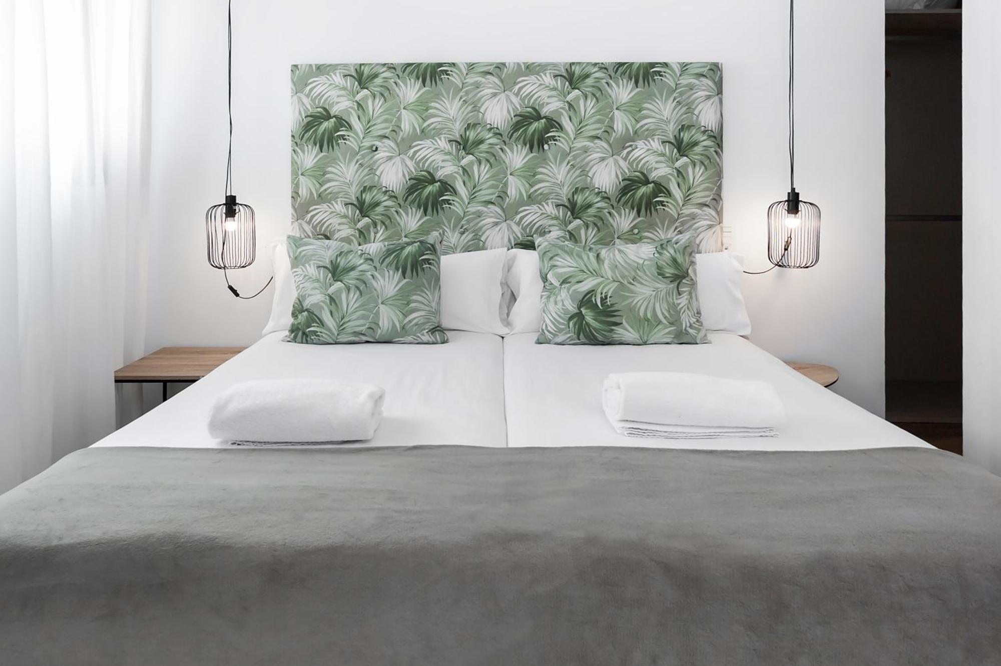 Apartamentos Isabella By Concept Flats Гранада Екстериор снимка