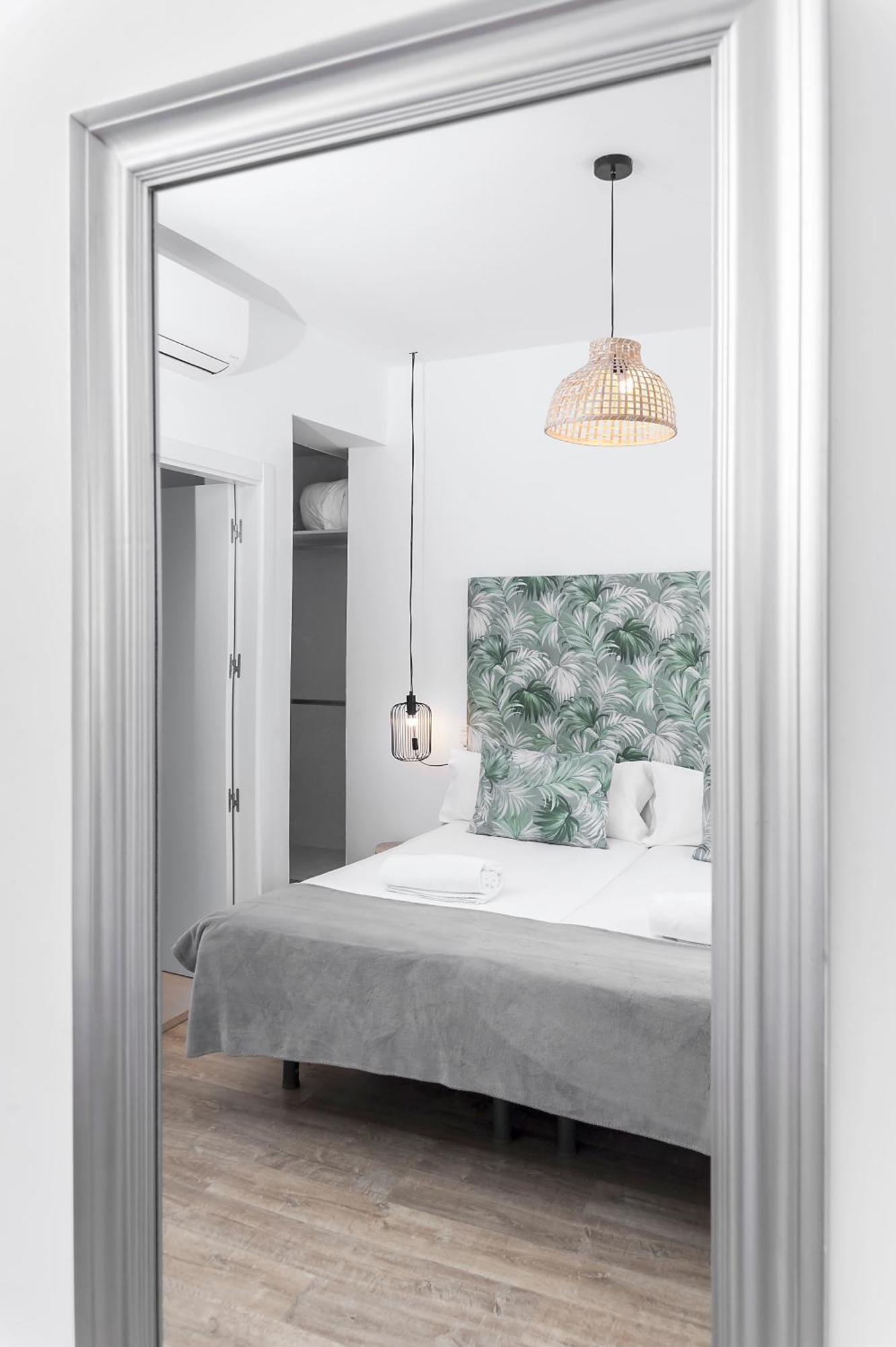 Apartamentos Isabella By Concept Flats Гранада Екстериор снимка